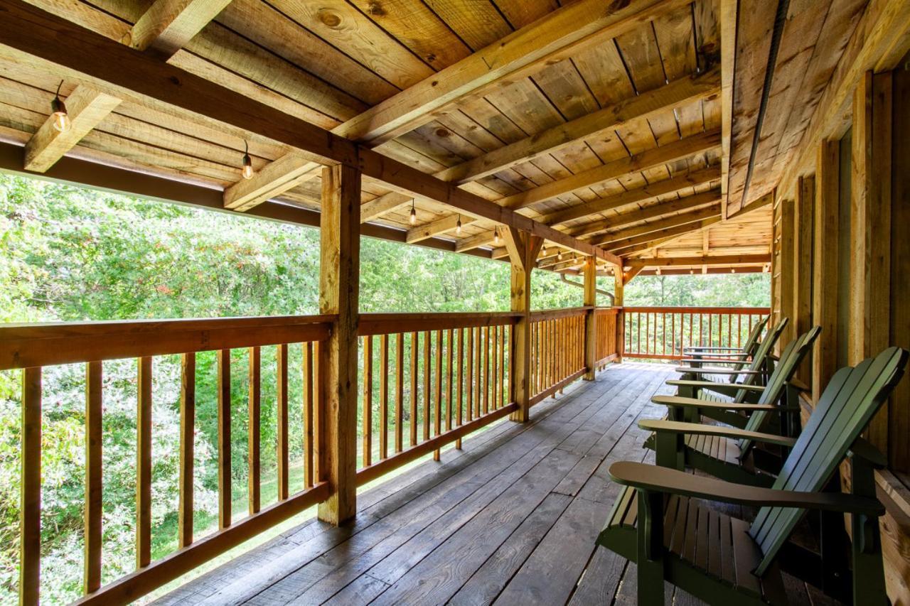 Forest Home Hot Tub Fire Pit Pool Table Пиджен Фордж Екстериор снимка