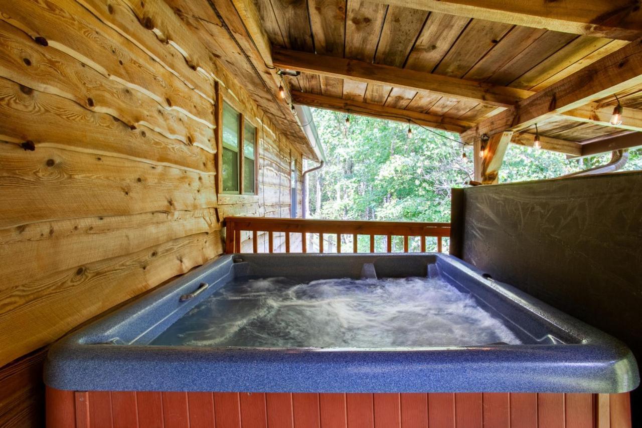 Forest Home Hot Tub Fire Pit Pool Table Пиджен Фордж Екстериор снимка