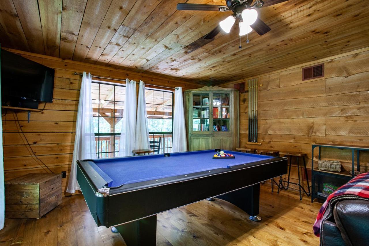 Forest Home Hot Tub Fire Pit Pool Table Пиджен Фордж Екстериор снимка