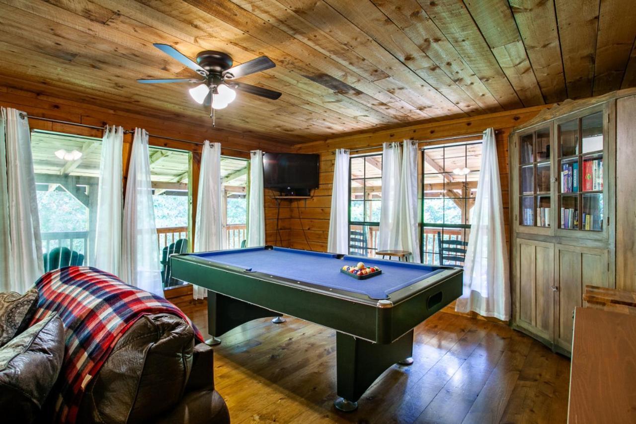 Forest Home Hot Tub Fire Pit Pool Table Пиджен Фордж Екстериор снимка