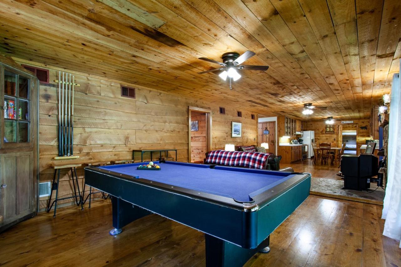 Forest Home Hot Tub Fire Pit Pool Table Пиджен Фордж Екстериор снимка