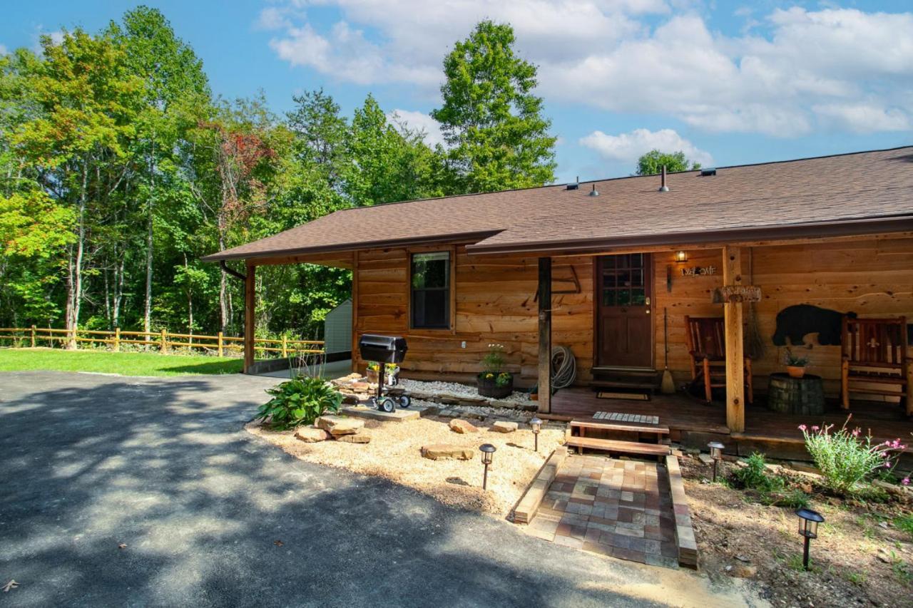 Forest Home Hot Tub Fire Pit Pool Table Пиджен Фордж Екстериор снимка
